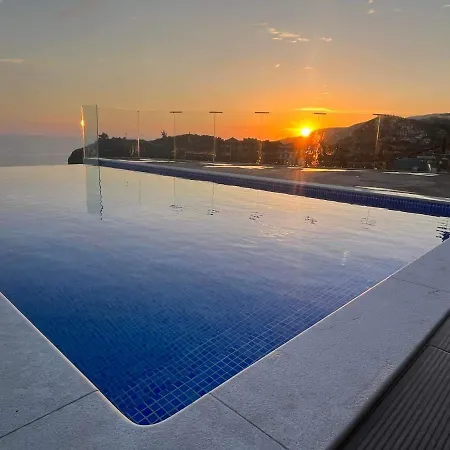Апартаменты Madeira Sea Sunshine With Heated Pool Рибейра-Брава