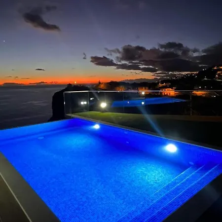 Апартаменты Madeira Sea Sunshine With Heated Pool